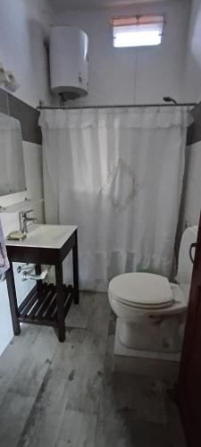 a bathroom with a toilet and a sink at Chalet para desconectar in Piriápolis