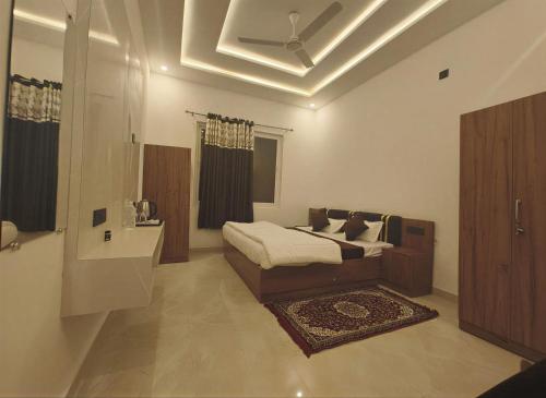 a bedroom with a bed and a bathroom at Arohan stay in Ayodhya