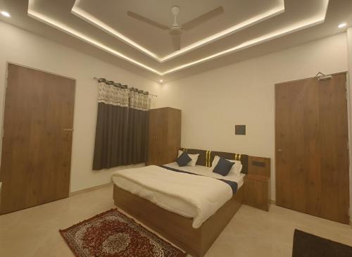a bedroom with a bed in a room at Arohan stay in Ayodhya