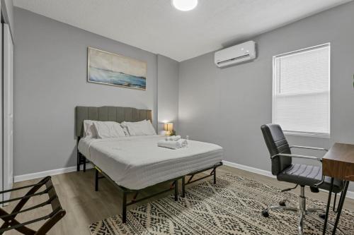 a bedroom with a bed and a desk and a chair at Modern Columbus 2BR Near COSI & Arena District in Columbus