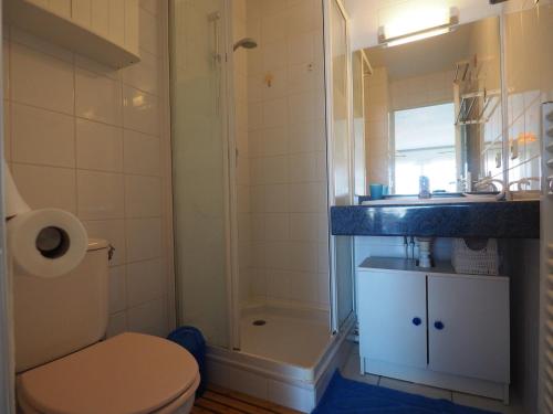 Charmant T2 avec balcon, parking inclus, proche plage et commerces