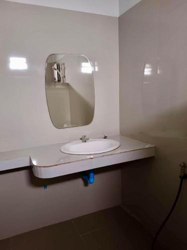 a bathroom with a white sink and a mirror at โรงแรมสิริพรชัย 2 in Takua Pa