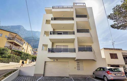 Nice Apartment In Makarska With Wifi