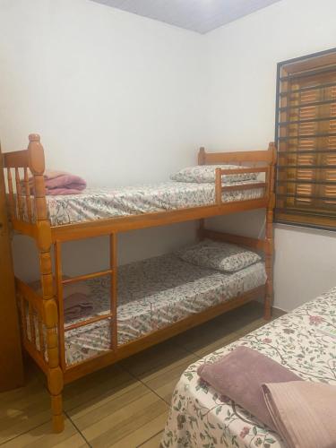 a room with two bunk beds in a room at Posada - Letiéle in São Gabriel