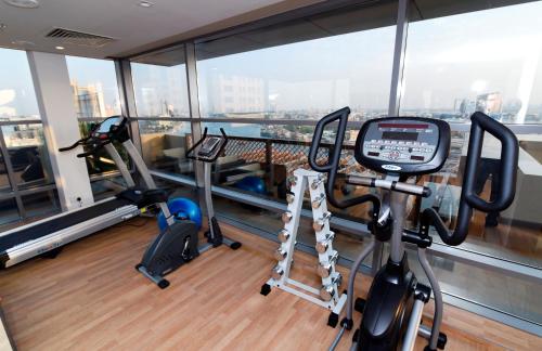 a gym on the floor of a skyscraper at Best Western Plus Pearl Creek in Dubai