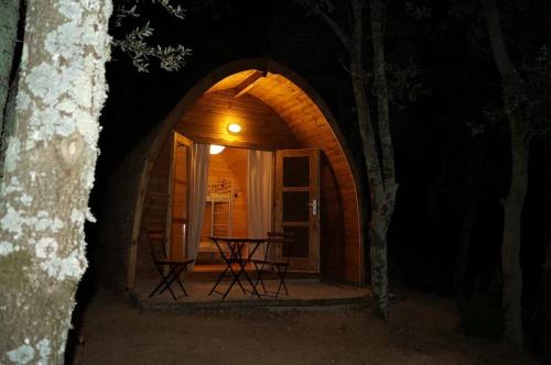 a small room with a table and chairs in the dark at Camping Maçanet de Cabrenys in Maçanet de Cabrenys