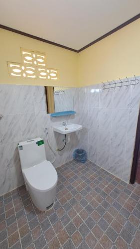a bathroom with a toilet and a sink at Riverside Bungalow Don Det in Don Det