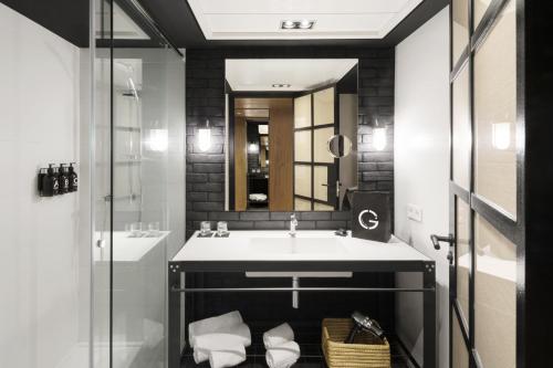 a bathroom with a sink and a mirror at The Corner Hotel in Barcelona