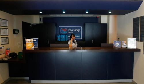 
The lobby or reception area at Travelodge Madrid Alcalá

