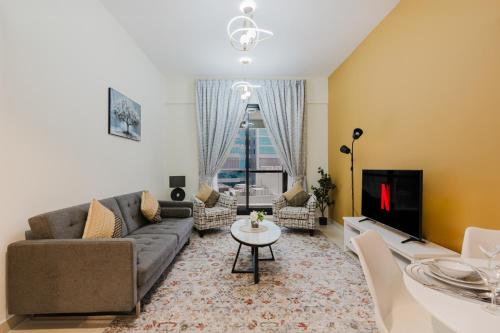 RH- Heart of Dubai Marina, Sunny & bright 2 BR apartment with big balcony