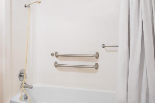 Un baño de Knights Inn - Augusta
