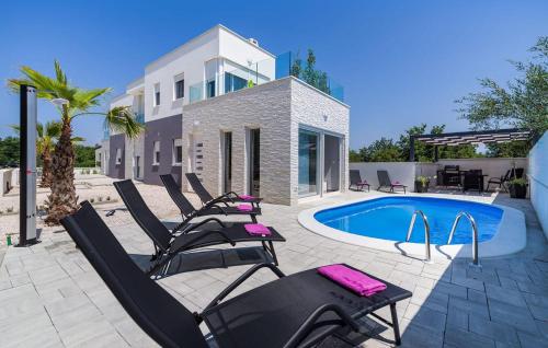 Beautiful Home In Zaton