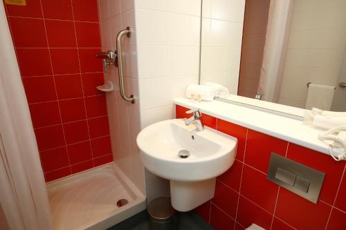 a bathroom with a sink, toilet, and bathtub at Travelodge Barcelona Poblenou in Barcelona