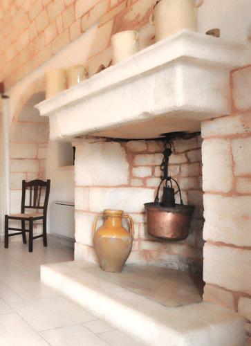 a large vase is sitting in a brick fireplace at Masseria Rosa Trulli Relais in Alberobello