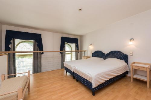 Postel nebo postele na pokoji v ubytování Cozy loft near Old Town