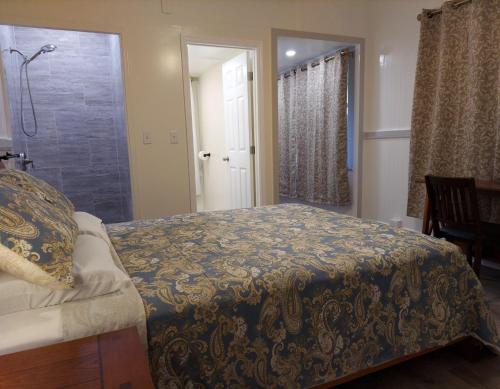 a bedroom with a bed and a walk in shower at Kekuanaoa Homestead for Queens bedroom in Hilo