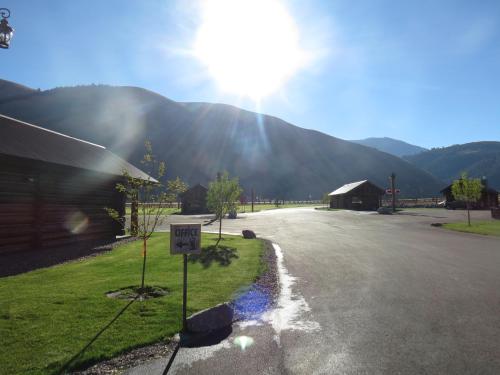 a road with a sign in front of a mountain at Kodiak Mountain Resort in Afton