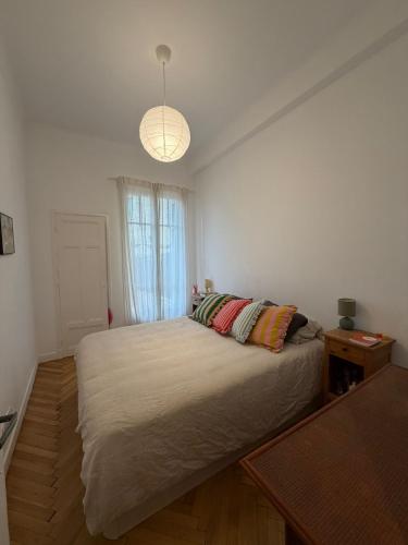 a bedroom with a bed and a window at Dolce bilocale con terrazzo in Nice