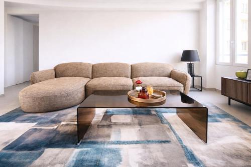 Elegant Renovated Apartment Nice Port AC Sleeps 4