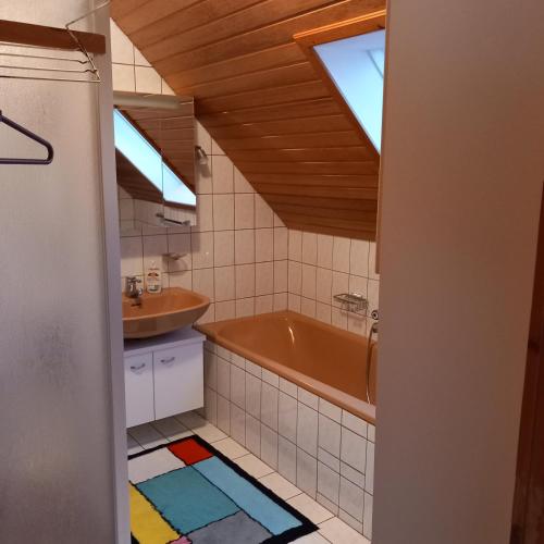a bathroom with a tub and a sink at Seekirchen Zentrum in Seekirchen am Wallersee