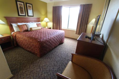 מיטה או מיטות בחדר ב-Crown Point Resort, by VRI Americas