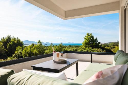 ELA Apartment mit Blick auf die Herzinsel in Turanj