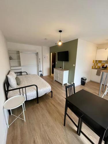 Grand studio 34m2 - Parking & Fibre - Proche Airbus