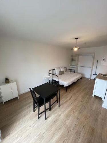 Grand studio 34m2 - Parking & Fibre - Proche Airbus