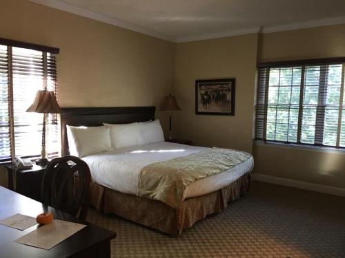 A room at Colts Neck Inn Hotel