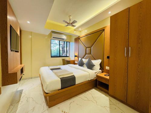 a bedroom with a large bed in a room at Hotel Comfort Castle in Mumbai