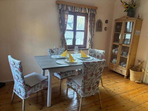 a dining room with a table and chairs and a window at Weichselboden, Alte Schule in Weichselboden