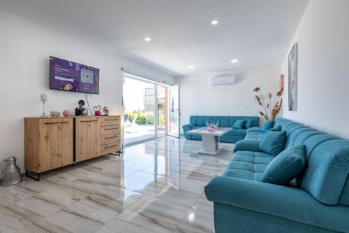 Villa Welcome Home, a spacious and modern villa with a sea view