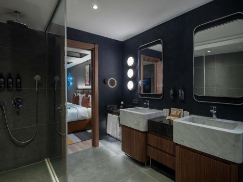 a bathroom with two sinks and a shower at Mercure Istanbul Altunizade in Istanbul
