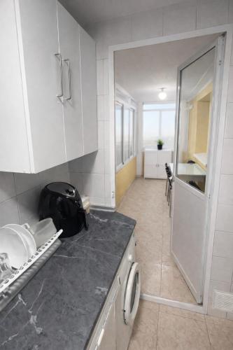 Habitación Privada en piso compartido Madrid, céntrico Metro a 3 min