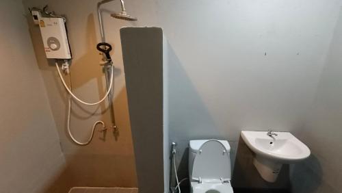 a bathroom with a shower and a toilet and a sink at แพนด้าแคมปิ้งเขาใหญ่ in Ban Khanong Phra Klang (1)