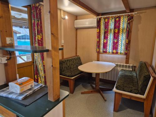 a room with two chairs and a table and a table at Bungalows Prados Abiertos in Mombeltrán