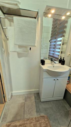Appartement T2 au calme 10 min de métro Barriere de paris , Lavache