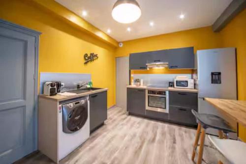 Cuina o zona de cuina de Ideal apartment for workers