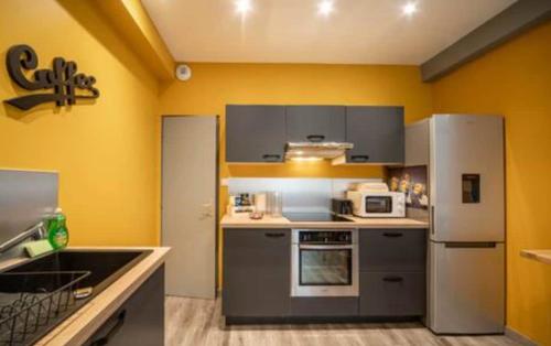 Cuina o zona de cuina de Ideal apartment for workers