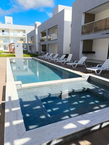 a swimming pool in front of a building at Apartamento Jacumã -Conde-PB in Conde