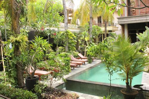 Taman di luar Yulia 1