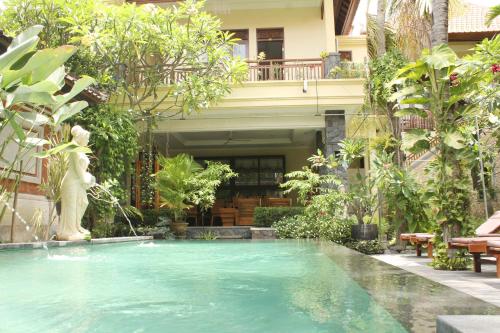 Kolam renang di atau dekat dengan Yulia 1