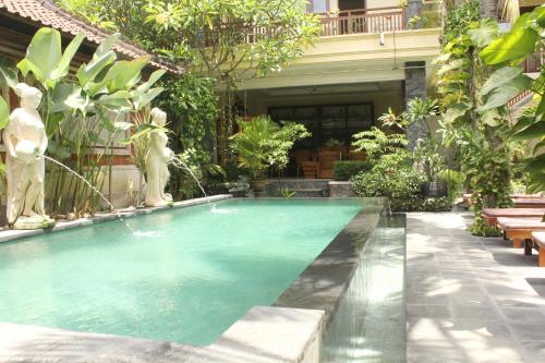 Kolam renang di atau dekat dengan Yulia 1