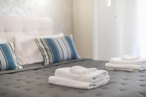 Luxurious, Equipped, Metro-Facing Flat in Athens