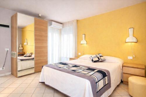 HOTEL TRIONFAL - Fronte Mare - Vicinissimi al Centro