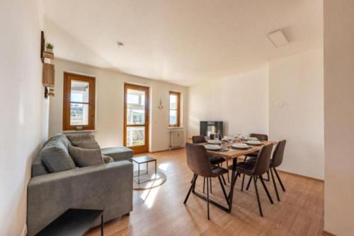 Komfortable 2 BR Ferienwohnung direkt in Riegersburg Ruhe & Genuss