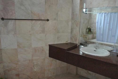 a bathroom with a sink and a mirror at Phang-Nga Inn Guesthouse in Phangnga