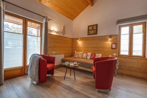 a living room with a couch and two chairs at Chez Philippe - Appartements et Chalets - Panoramic Village vue Glaciers in La Grave