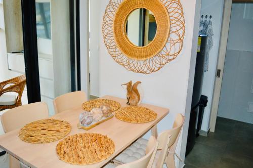 a table with pizzas on it with a mirror at Samaia Loft in Santa Marta
