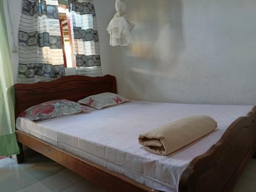 Llit o llits en una habitació de Filantsoa Hôtel